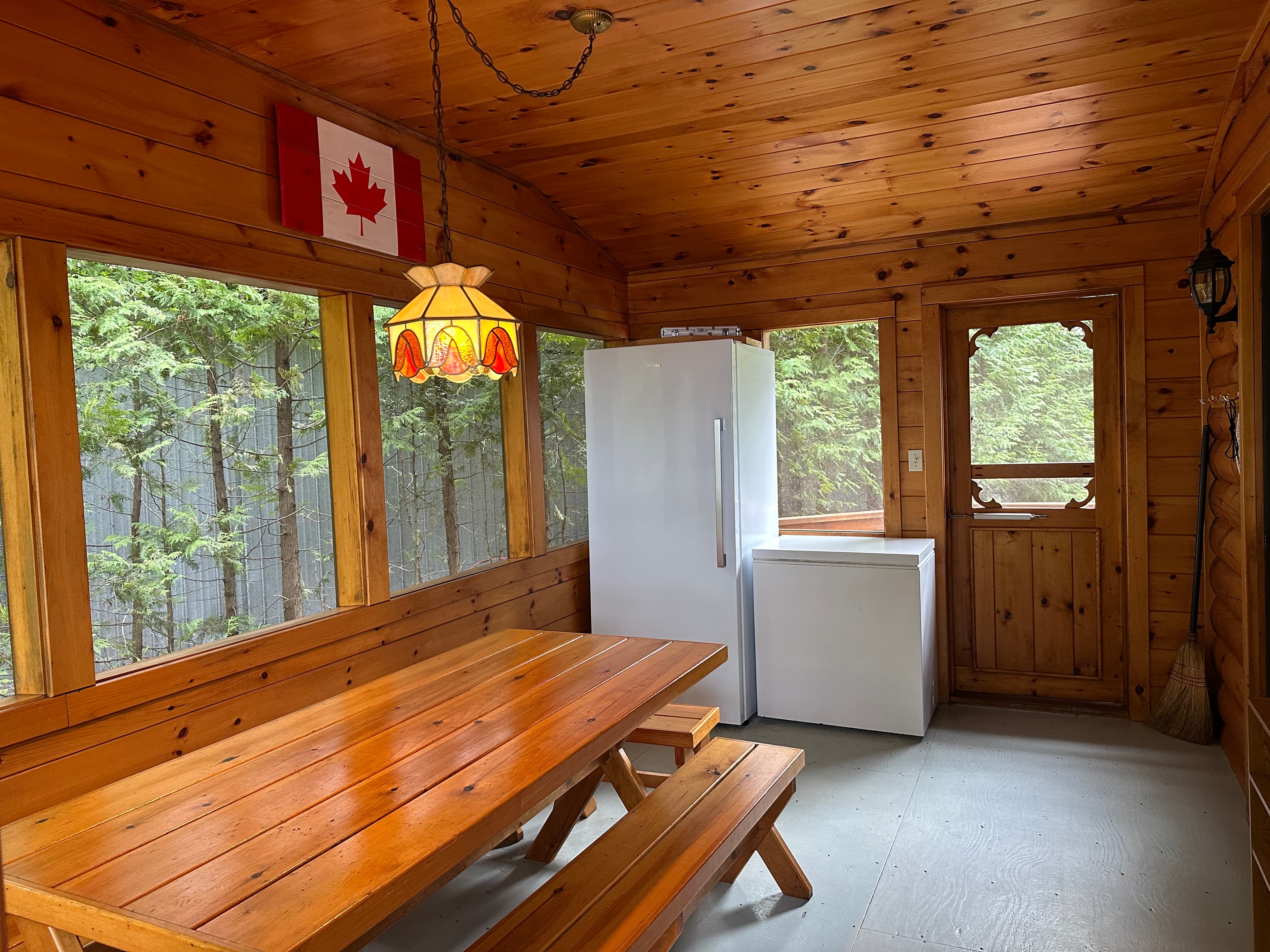 Screened-in porch — dining area