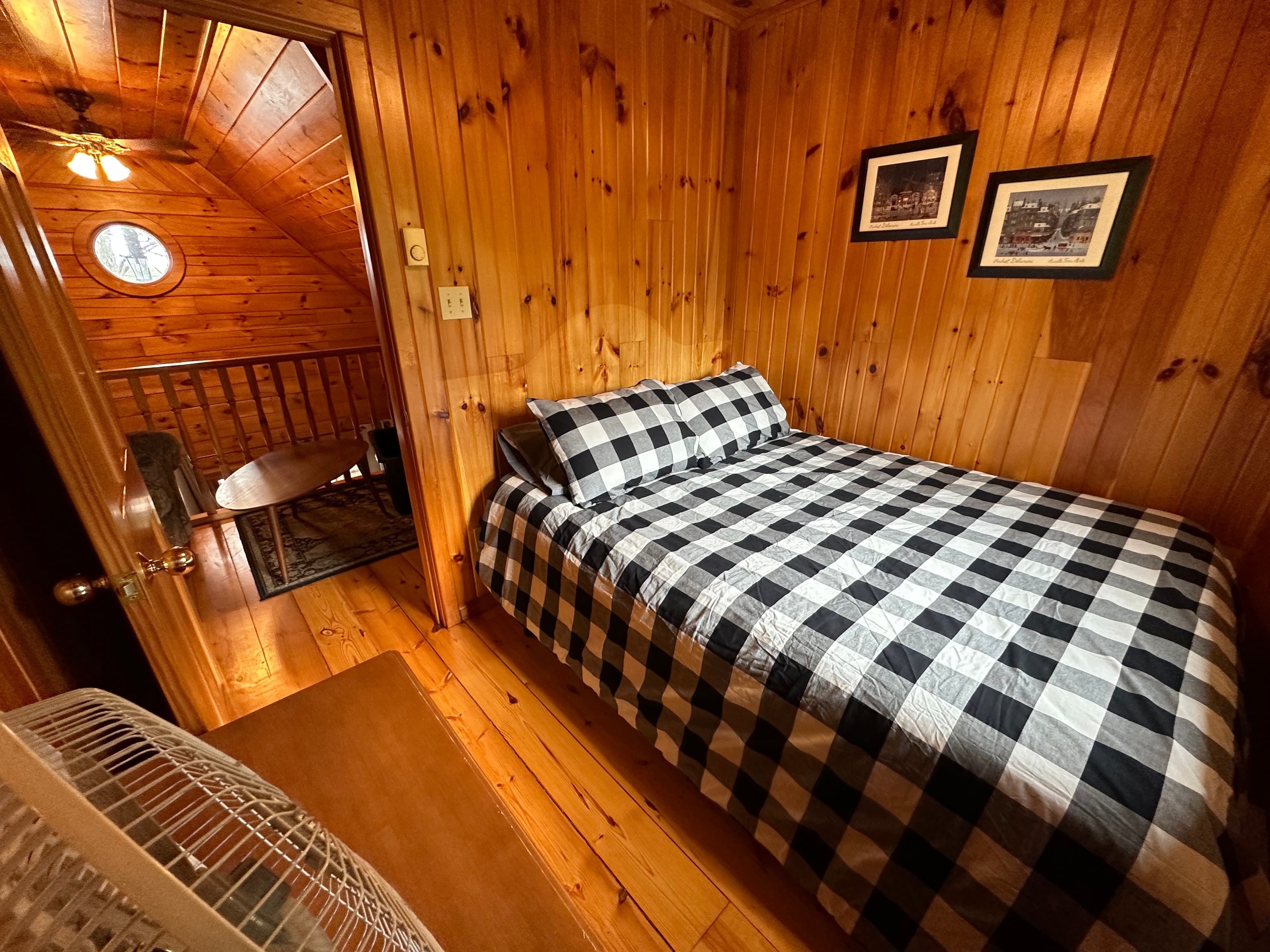 Upper middle bedroom — queen bed